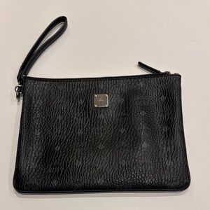 MCM Pre own Visetos Médium Stark Black Leather Wristlet Pouch Black.